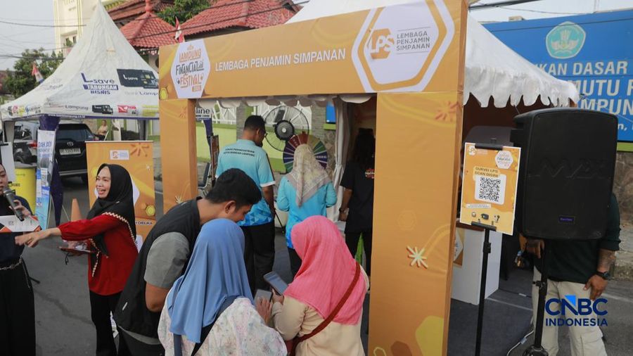 Lembaga Penjamin Simpanan atau LPS ramaikan kegiatan Bazar UMKM melalui booth edukasi bagi pelaku UMKM dan masyarakat di Bandar Lampung, Sabtu (29/8/2026).. (CNBC Indonesia/Muhammad Sabki)