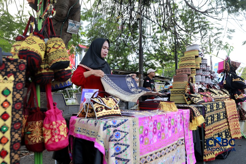 Lembaga Penjamin Simpanan atau LPS ramaikan kegiatan Bazar UMKM melalui booth edukasi bagi pelaku UMKM dan masyarakat di Bandar Lampung, Sabtu (29/8/2026).. (CNBC Indonesia/Muhammad Sabki)