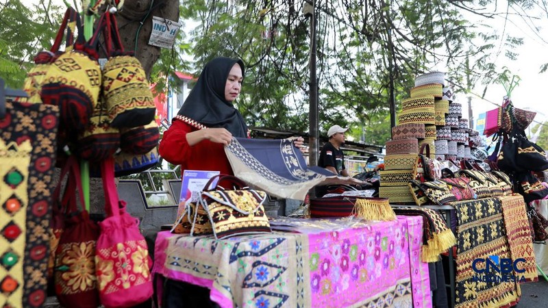 Lembaga Penjamin Simpanan atau LPS ramaikan kegiatan Bazar UMKM melalui booth edukasi bagi pelaku UMKM dan masyarakat di Bandar Lampung, Sabtu (29/8/2026).. (CNBC Indonesia/Muhammad Sabki)