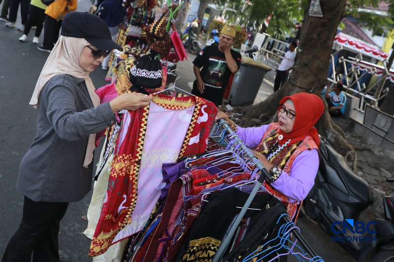 Lembaga Penjamin Simpanan atau LPS ramaikan kegiatan Bazar UMKM melalui booth edukasi bagi pelaku UMKM dan masyarakat di Bandar Lampung, Sabtu (29/8/2026).. (CNBC Indonesia/Muhammad Sabki)