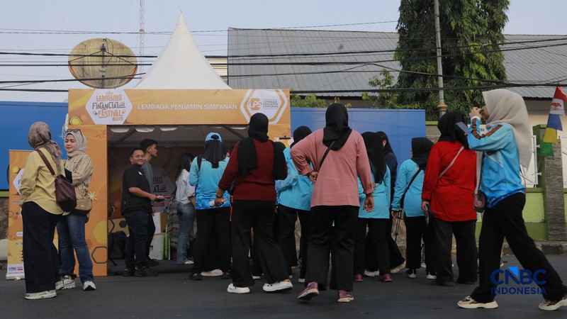 Lembaga Penjamin Simpanan atau LPS ramaikan kegiatan Bazar UMKM melalui booth edukasi bagi pelaku UMKM dan masyarakat di Bandar Lampung, Sabtu (29/8/2026).. (CNBC Indonesia/Muhammad Sabki)