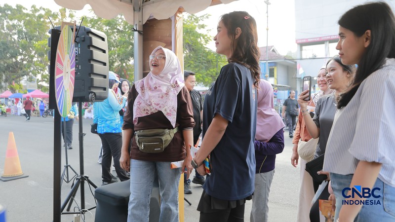 Lembaga Penjamin Simpanan atau LPS ramaikan kegiatan Bazar UMKM melalui booth edukasi bagi pelaku UMKM dan masyarakat di Bandar Lampung, Sabtu (29/8/2026).. (CNBC Indonesia/Muhammad Sabki)