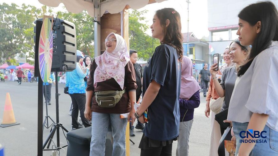 Lembaga Penjamin Simpanan atau LPS ramaikan kegiatan Bazar UMKM melalui booth edukasi bagi pelaku UMKM dan masyarakat di Bandar Lampung, Sabtu (29/8/2026).. (CNBC Indonesia/Muhammad Sabki)