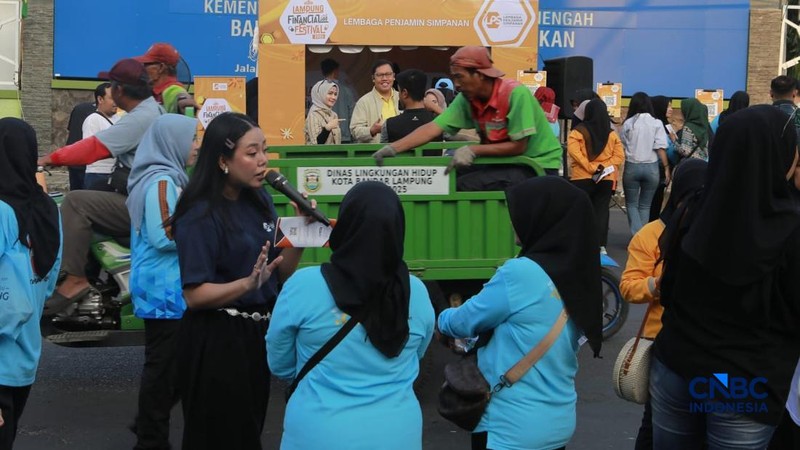 Lembaga Penjamin Simpanan atau LPS ramaikan kegiatan Bazar UMKM melalui booth edukasi bagi pelaku UMKM dan masyarakat di Bandar Lampung, Sabtu (29/8/2026).. (CNBC Indonesia/Muhammad Sabki)
