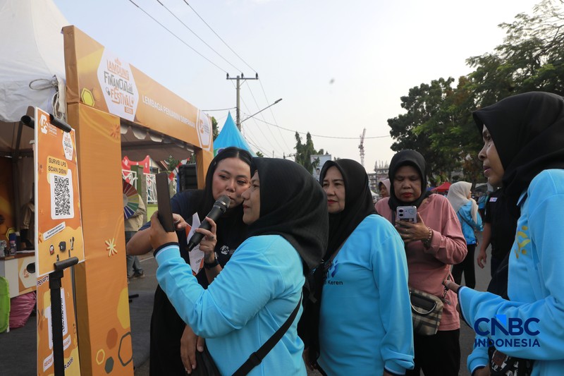 Lembaga Penjamin Simpanan atau LPS ramaikan kegiatan Bazar UMKM melalui booth edukasi bagi pelaku UMKM dan masyarakat di Bandar Lampung, Sabtu (29/8/2026).. (CNBC Indonesia/Muhammad Sabki)