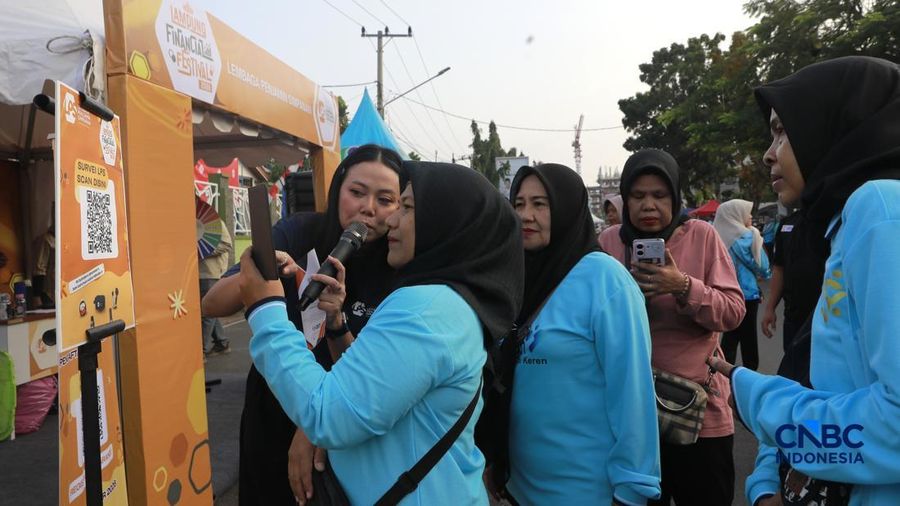 Lembaga Penjamin Simpanan atau LPS ramaikan kegiatan Bazar UMKM melalui booth edukasi bagi pelaku UMKM dan masyarakat di Bandar Lampung, Sabtu (29/8/2026).. (CNBC Indonesia/Muhammad Sabki) Lembaga Penjamin Simpanan atau LPS ramaikan kegiatan Bazar UMKM melalui booth edukasi bagi pelaku UMKM dan masyarakat di Bandar Lampung, Sabtu (29/8/2026).. (CNBC Indonesia/Muhammad Sabki)