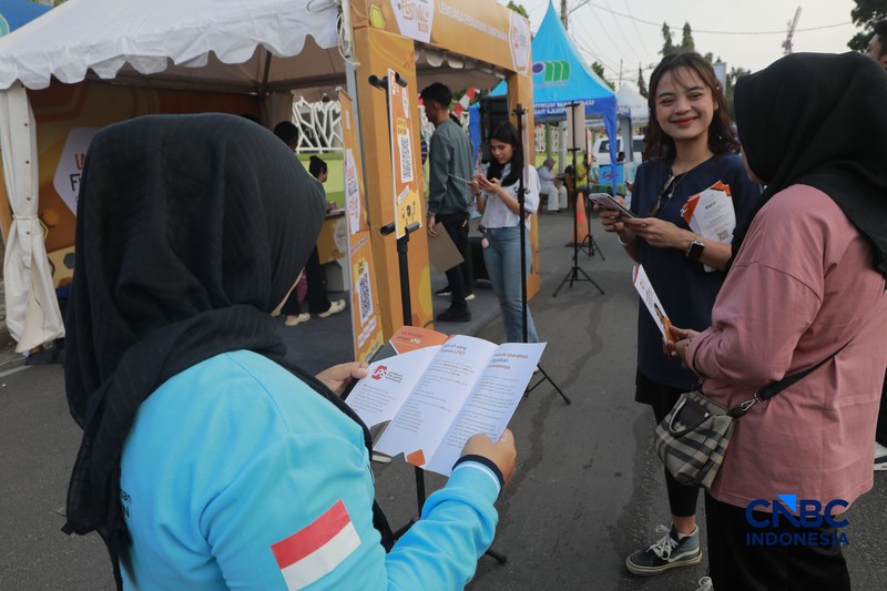 Lembaga Penjamin Simpanan atau LPS ramaikan kegiatan Bazar UMKM melalui booth edukasi bagi pelaku UMKM dan masyarakat di Bandar Lampung, Sabtu (29/8/2026).. (CNBC Indonesia/Muhammad Sabki)