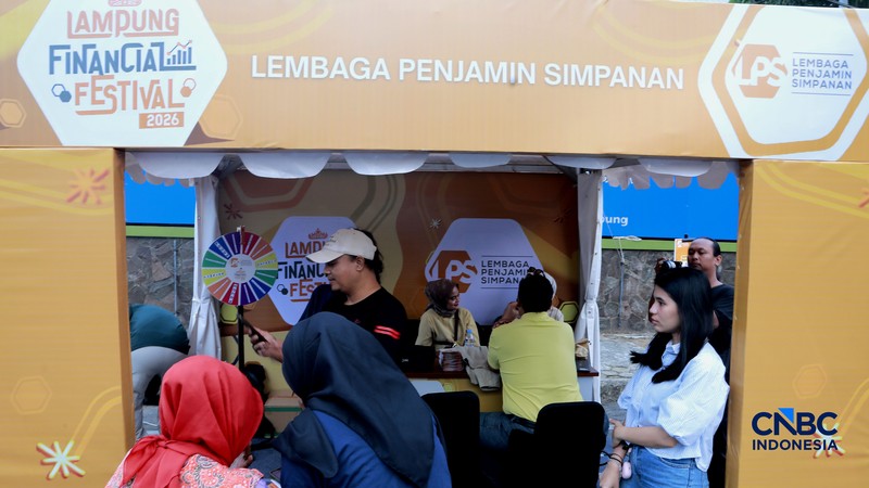 Lembaga Penjamin Simpanan atau LPS ramaikan kegiatan Bazar UMKM melalui booth edukasi bagi pelaku UMKM dan masyarakat di Bandar Lampung, Sabtu (29/8/2026).. (CNBC Indonesia/Muhammad Sabki)
