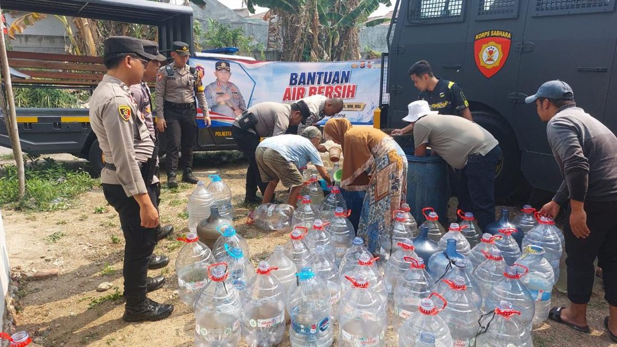 Bantar Panjang Tigaraksa Kekeringan, Polisi Kirim Air Bersih