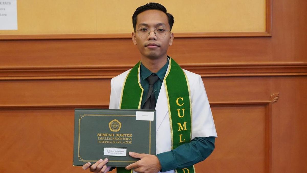 cita Sejak Kecil, Dokter Penyandang Disabilitas Ini Lulus dengan IPK 4!