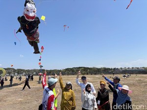 Peserta Mancanegara Meriahkan Festival Layang-layang di Surabaya