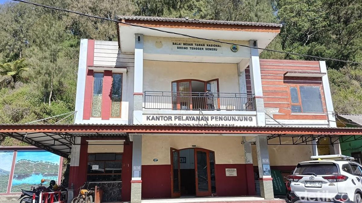 Kebakaran TNBTS Belum Padam, Pendakian Gunung Semeru Masih Ditutup