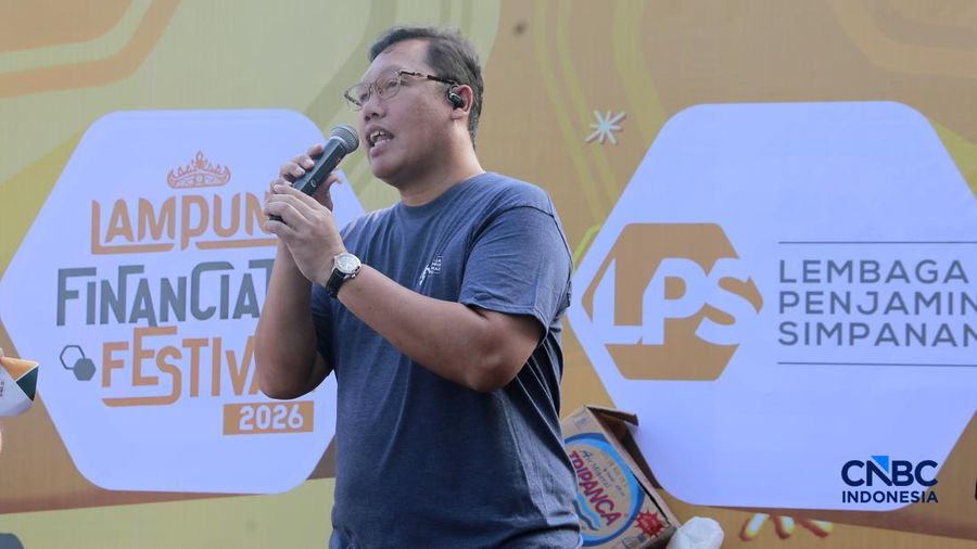 Kepala Perwakilan LPS I Regional Sumatera Jimmy Ardianto dalam kegiatan Zumba di Pusat Kegiatan Olahraga (PKOR), Bandar Lampung, Lampung, Minggu (30/8/2026). (CNBC Indonesia/Muhammad Sabki)