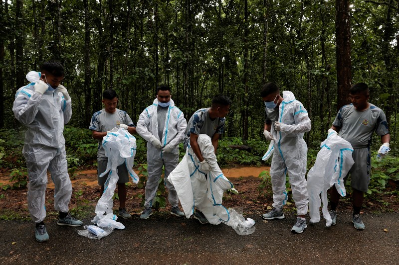 Pemakaman massal Devghat bagi para korban banjir bandang dan tanah longsor di Chitwan, Nepal, Minggu (30/8/2026). (REUTERS/Navesh Chitrakar)