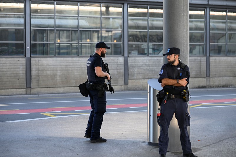 Penembakan terjadi dalam sebuah acara musik rave di Kota Aarau, Kanton Aargau, Swiss, pada Minggu dini hari, Minggu (30/8/2026), yang menewaskan satu orang dan melukai lima lainnya. (REUTERS/Romina Amato)