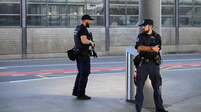 Penembakan terjadi dalam sebuah acara musik rave di Kota Aarau, Kanton Aargau, Swiss, pada Minggu dini hari, Minggu (30/8/2026), yang menewaskan satu orang dan melukai lima lainnya. (REUTERS/Romina Amato)