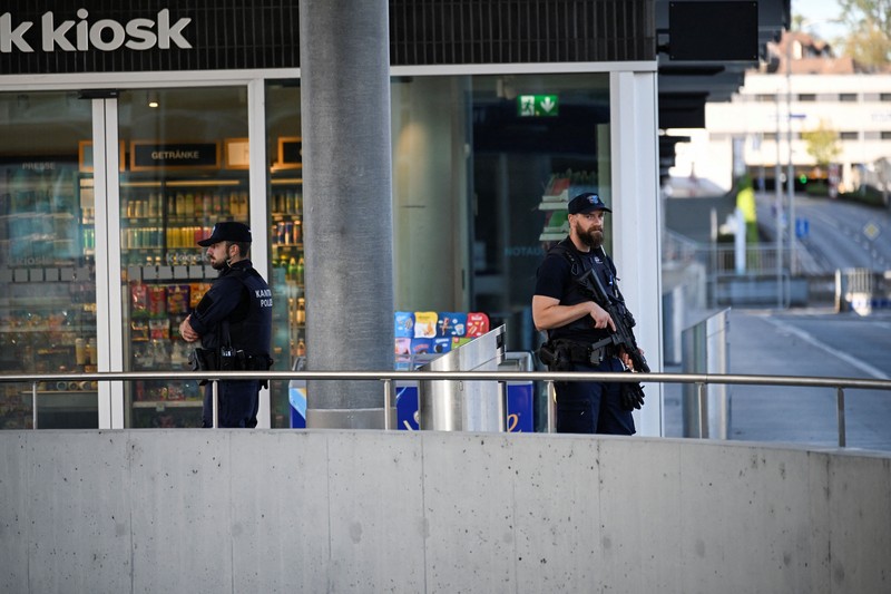 Penembakan terjadi dalam sebuah acara musik rave di Kota Aarau, Kanton Aargau, Swiss, pada Minggu dini hari, Minggu (30/8/2026), yang menewaskan satu orang dan melukai lima lainnya. (REUTERS/Romina Amato)