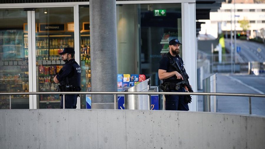 Penembakan terjadi dalam sebuah acara musik rave di Kota Aarau, Kanton Aargau, Swiss, pada Minggu dini hari, Minggu (30/8/2026), yang menewaskan satu orang dan melukai lima lainnya. (REUTERS/Romina Amato)