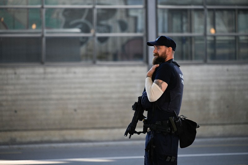 Penembakan terjadi dalam sebuah acara musik rave di Kota Aarau, Kanton Aargau, Swiss, pada Minggu dini hari, Minggu (30/8/2026), yang menewaskan satu orang dan melukai lima lainnya. (REUTERS/Romina Amato)