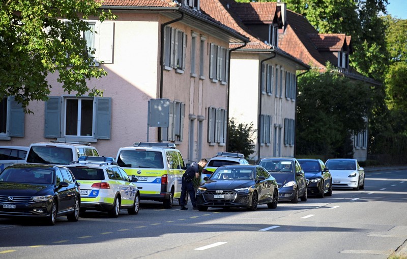 Penembakan terjadi dalam sebuah acara musik rave di Kota Aarau, Kanton Aargau, Swiss, pada Minggu dini hari, Minggu (30/8/2026), yang menewaskan satu orang dan melukai lima lainnya. (REUTERS/Romina Amato)