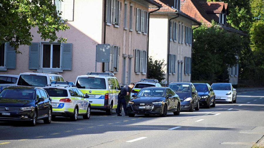 Penembakan terjadi dalam sebuah acara musik rave di Kota Aarau, Kanton Aargau, Swiss, pada Minggu dini hari, Minggu (30/8/2026), yang menewaskan satu orang dan melukai lima lainnya. (REUTERS/Romina Amato)