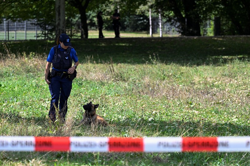 Penembakan terjadi dalam sebuah acara musik rave di Kota Aarau, Kanton Aargau, Swiss, pada Minggu dini hari, Minggu (30/8/2026), yang menewaskan satu orang dan melukai lima lainnya. (REUTERS/Romina Amato)