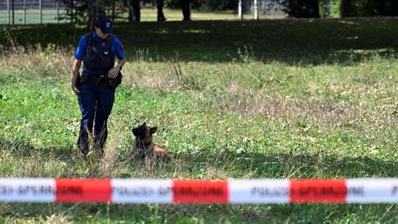 Penembakan terjadi dalam sebuah acara musik rave di Kota Aarau, Kanton Aargau, Swiss, pada Minggu dini hari, Minggu (30/8/2026), yang menewaskan satu orang dan melukai lima lainnya. (REUTERS/Romina Amato)