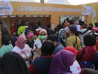 Warga mengunjungi booth edukasi Lembaga Penjamin Simpanan (LPS) di Pusat Kegiatan Olahraga (PKOR), Bandar Lampung, Lampung, Minggu (30/8/2026). (CNBC Indonesia/Muhammad Sabki)