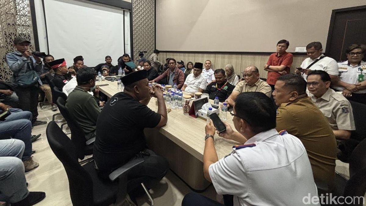 Kecewa Tak Ditemui Walkot Eri, Jukir Surabaya Ancam Demo Lebih Besar