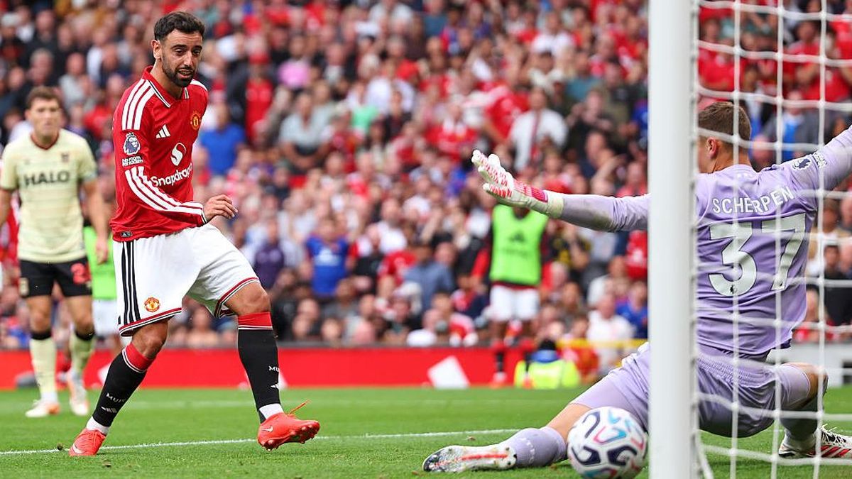 Bruno Fernandes Borong 3 Gol Saat MU Kalahkan Ipswich 5-2