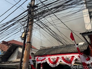 Kebakaran Rumah di Gambir Masih Terjadi, Damkar Tambah Personel