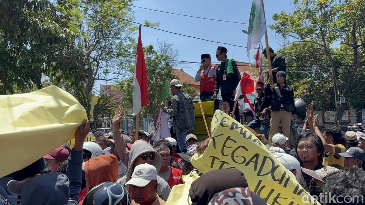 marut Parkir Digital Surabaya Bikin Ratusan Jukir Demo di Balai Kota