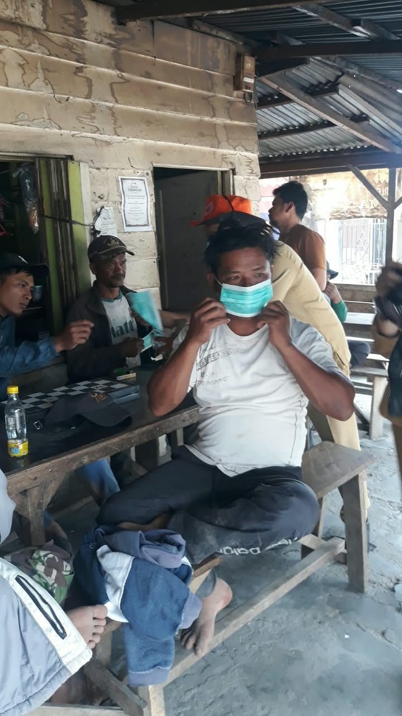 Gunung Sinabung yang berada di wilayah administratif Desa Ndokum Siroga, Kecamatan Simpang Empat, Kabupaten Karo di Kabupaten Karo, Provinsi Sumatera Utara, mengalami erupsi pada Senin (31/8) sekitar pukul 12.00 WIB. (Instagram/badan.geologi)