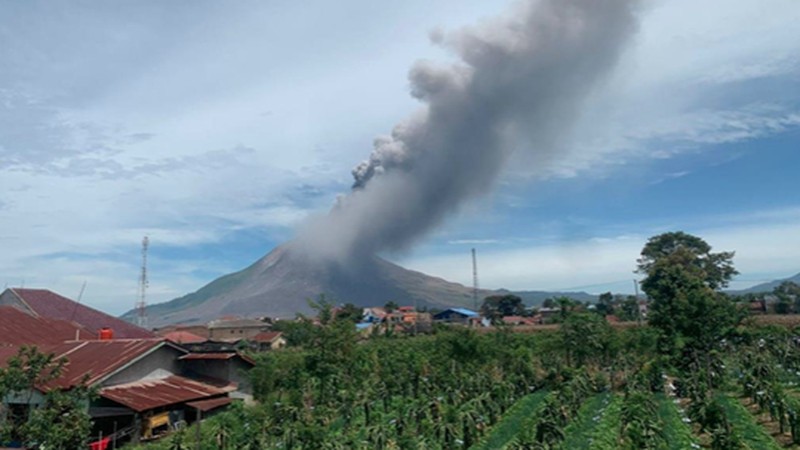 Erupsi gunung sinabung. (Dok. Kementerian ESDM)