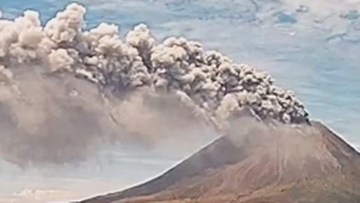 Gunung Sinabung Erupsi, Status Aktivitas Naik Menjadi Level III Siaga