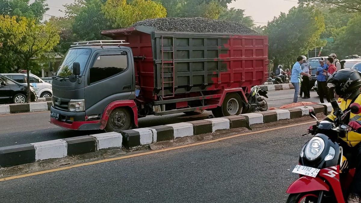 Brakk! Pelajar Tewas Seruduk Truk Parkir di Jalur Cepat Ringroad Utara Jogja