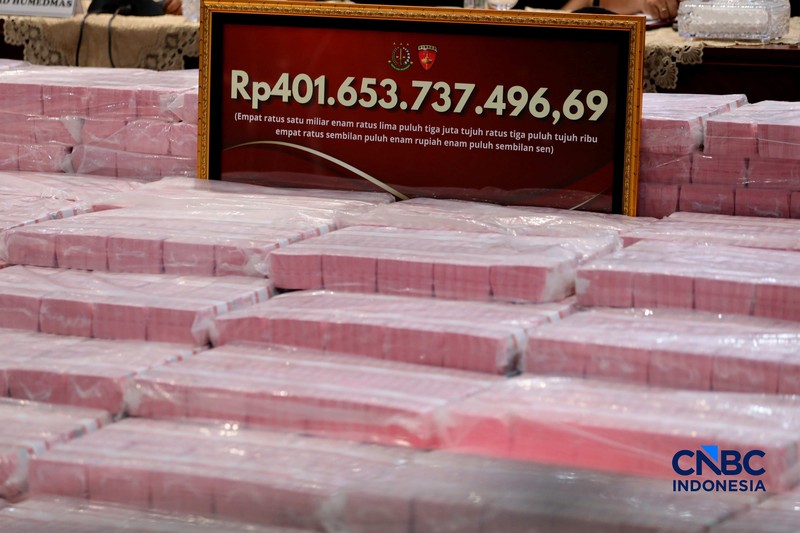 Kejaksaan Agung (Kejagung) menyita barang bukti uang Rp 401 miliar. Uang tersebut hasil penyitaan dugaan tindak pidana korupsi tata kelola komoditas nikel PT CNI tahun 2017 sampai 2020, Senin (31/8/2026). (CNBC Indonesia/Tri Susilo)