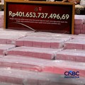 Kejaksaan Agung (Kejagung) menyita barang bukti uang Rp 401 miliar. Uang tersebut hasil penyitaan dugaan tindak pidana korupsi tata kelola komoditas nikel PT CNI tahun 2017 sampai 2020, Senin (31/8/2026). (CNBC Indonesia/Tri Susilo)