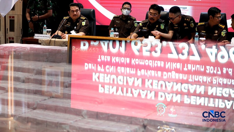 Kejaksaan Agung (Kejagung) menyita barang bukti uang Rp 401 miliar. Uang tersebut hasil penyitaan dugaan tindak pidana korupsi tata kelola komoditas nikel PT CNI tahun 2017 sampai 2020, Senin (31/8/2026). (CNBC Indonesia/Tri Susilo)