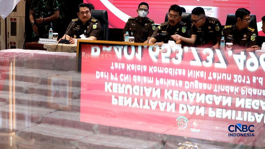 Kejaksaan Agung (Kejagung) menyita barang bukti uang Rp 401 miliar. Uang tersebut hasil penyitaan dugaan tindak pidana korupsi tata kelola komoditas nikel PT CNI tahun 2017 sampai 2020, Senin (31/8/2026). (CNBC Indonesia/Tri Susilo)