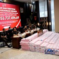 Kejaksaan Agung (Kejagung) menyita barang bukti uang Rp 401 miliar. Uang tersebut hasil penyitaan dugaan tindak pidana korupsi tata kelola komoditas nikel PT CNI tahun 2017 sampai 2020, Senin (31/8/2026). (CNBC Indonesia/Tri Susilo)
