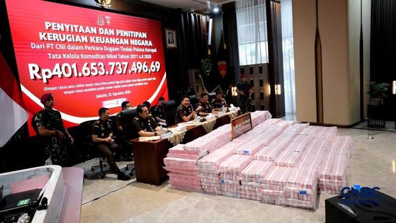 Kejaksaan Agung (Kejagung) menyita barang bukti uang Rp 401 miliar. Uang tersebut hasil penyitaan dugaan tindak pidana korupsi tata kelola komoditas nikel PT CNI tahun 2017 sampai 2020, Senin (31/8/2026). (CNBC Indonesia/Tri Susilo)