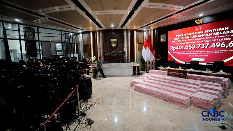 Kejaksaan Agung (Kejagung) menyita barang bukti uang Rp 401 miliar. Uang tersebut hasil penyitaan dugaan tindak pidana korupsi tata kelola komoditas nikel PT CNI tahun 2017 sampai 2020, Senin (31/8/2026). (CNBC Indonesia/Tri Susilo)