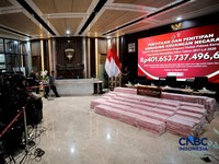 Kejaksaan Agung (Kejagung) menyita barang bukti uang Rp 401 miliar. Uang tersebut hasil penyitaan dugaan tindak pidana korupsi tata kelola komoditas nikel PT CNI tahun 2017 sampai 2020, Senin (31/8/2026). (CNBC Indonesia/Tri Susilo)