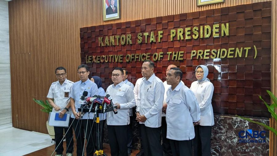 Kepala Staf Presiden Jenderal TNI (Purn.) Dudung Abdurachman saat ditemui di Kantor Staf Presiden, Jakarta Senin (31/8/2026). (CNBC Indonesia/Emir Yanwardhana)