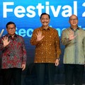 Menteri Investasi/Kepala Badan Koordinasi Penanaman Modal (BKPM) sekaligus CEO Danantara, Rosan Roeslani, Ketua Dewan Ekonomi Nasional (DEN) Luhut Binsar Pandjaitan dan Gubernur DKI Jakarta, Pramono Anung saat membuka acara Jakarta Investment Festiva