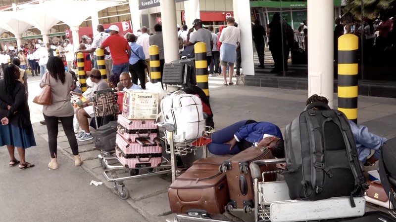 Operasional penerbangan di Bandara Internasional Jomo Kenyatta, Nairobi, Kenya, terganggu pada Minggu (30/8/2026) setelah para pekerja penerbangan kembali melakukan aksi mogok kerja.