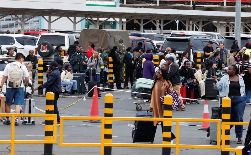 Penerbangan di bandara Nairobi terganggu saat pekerja penerbangan kembali melakukan pemogokan pada Senin (31/8/2026). (REUTERS/Monicah Mwangi)