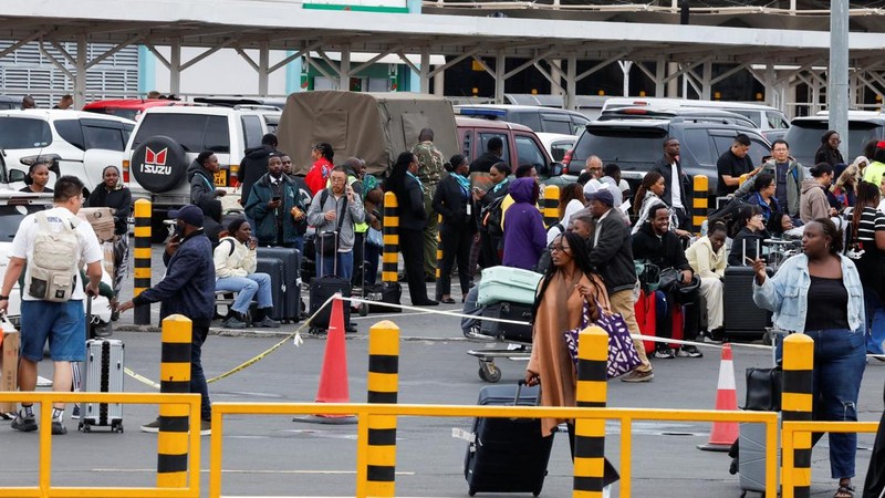 Penerbangan di bandara Nairobi terganggu saat pekerja penerbangan kembali melakukan pemogokan pada Senin (31/8/2026). (REUTERS/Monicah Mwangi)