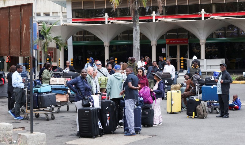 Penerbangan di bandara Nairobi terganggu saat pekerja penerbangan kembali melakukan pemogokan pada Senin (31/8/2026). (REUTERS/Monicah Mwangi)